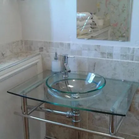 The Beehive Уитби