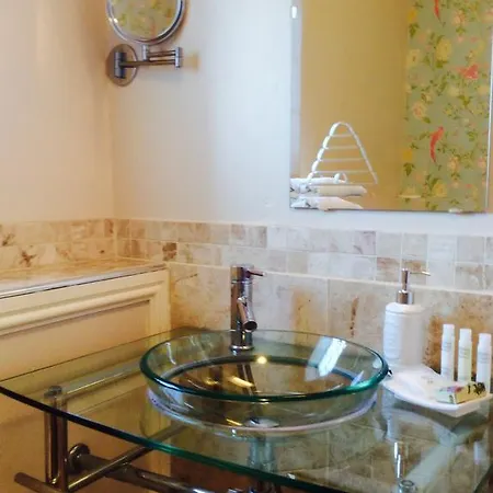 Bed & Breakfast The Beehive 4*