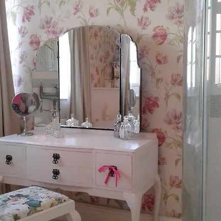 Bed & Breakfast The Beehive 4*