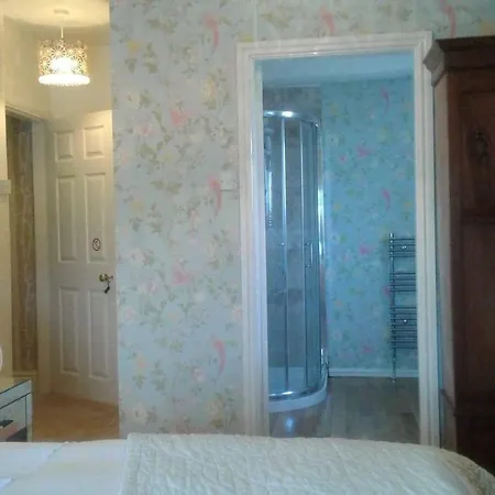 The Beehive Bed & Breakfast 4*