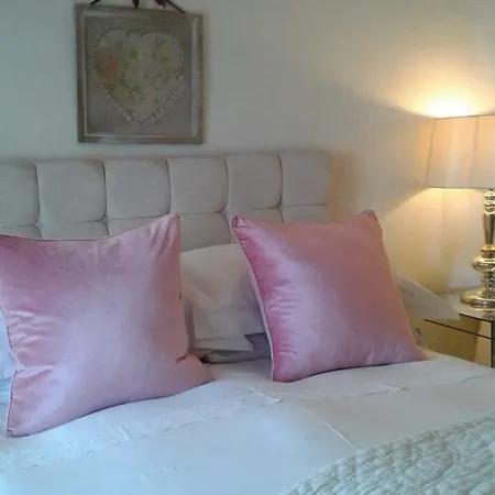 The Beehive 4*