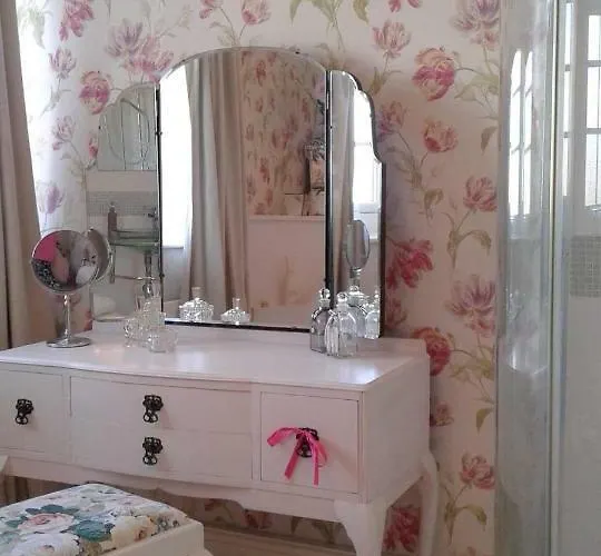 Couette-café The Beehive 4*