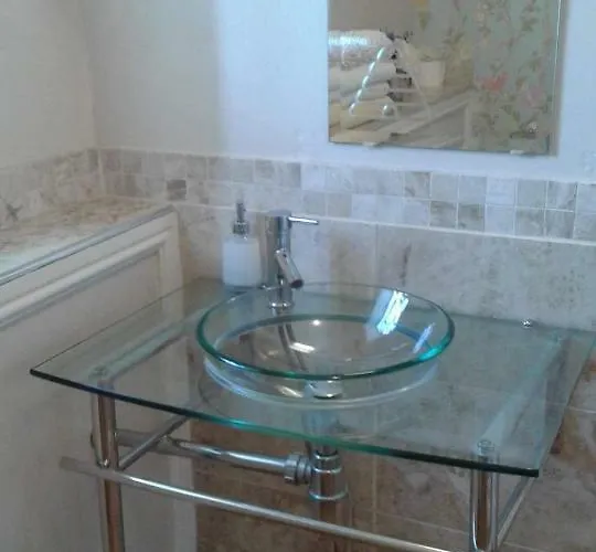 The Beehive 惠特比